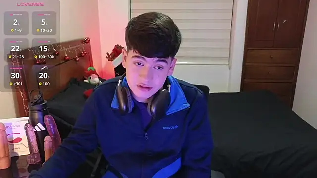 Snapshot of tightncuteass chatting on 12.03.25 tightncuteass online show from 12.03.25