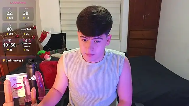 Snapshot of tightncuteass chatting on 12.04.25 tightncuteass online show from 12.04.25