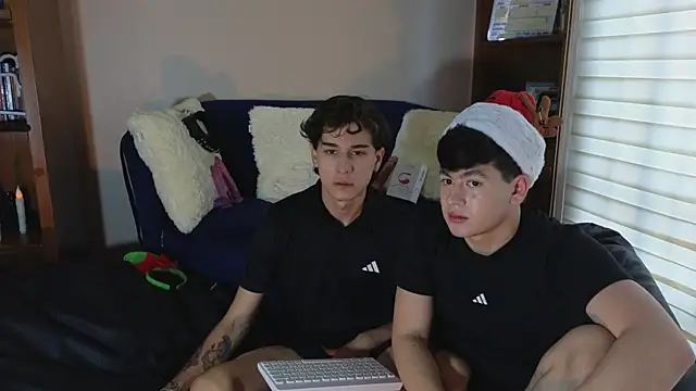 Snapshot of tightncuteass chatting on 12.15.25 tightncuteass online show from 12.15.25