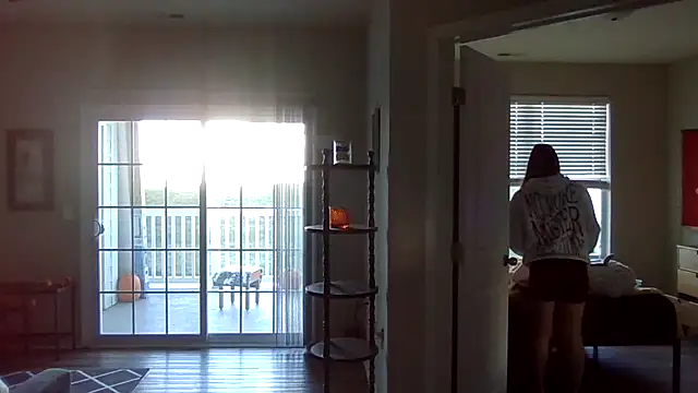 Snapshot of AllesandraLove chatting on 10.08.25 AllesandraLove online show from 10.08.25