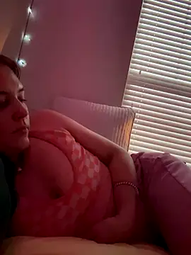 Snapshot of AllesandraLove chatting on 10.10.25 AllesandraLove online show from 10.10.25