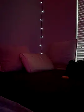 Snapshot of AllesandraLove chatting on 10.13.25 AllesandraLove online show from 10.13.25