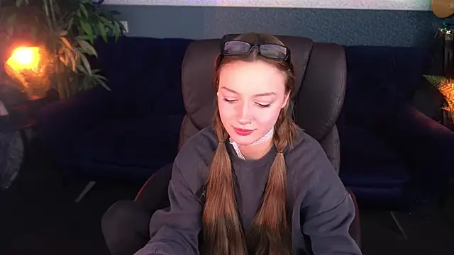 FoxyMayy online show from 10.16.25