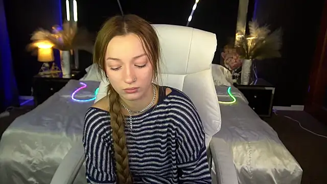 FoxyMayy online show from 11.20.25