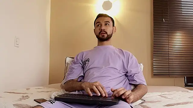 Snapshot of Axel_Moon_S chatting on 11.07.25 Axel Moon S online show from 11.07.25