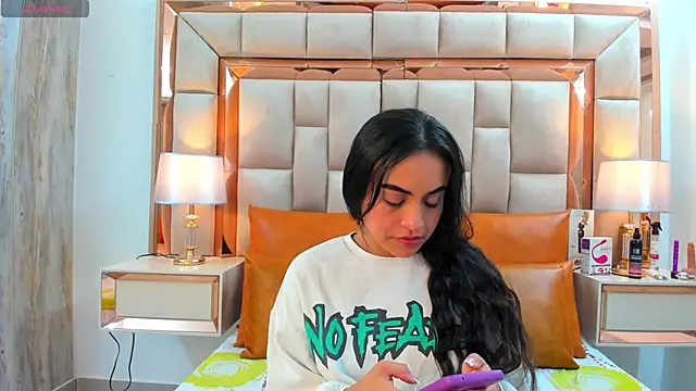 Leslie Bussh  online show from 11.09.25