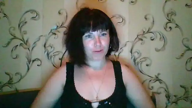 Snapshot of SecretSienna_ chatting on 10.02.25 SecretSienna online show from 10.02.25