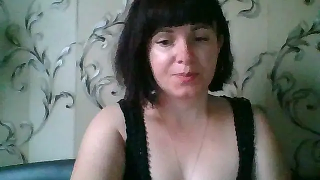 Snapshot of SecretSienna_ chatting on 10.05.25 SecretSienna online show from 10.05.25