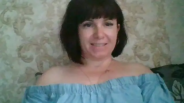 Snapshot of SecretSienna_ chatting on 10.10.25 SecretSienna online show from 10.10.25