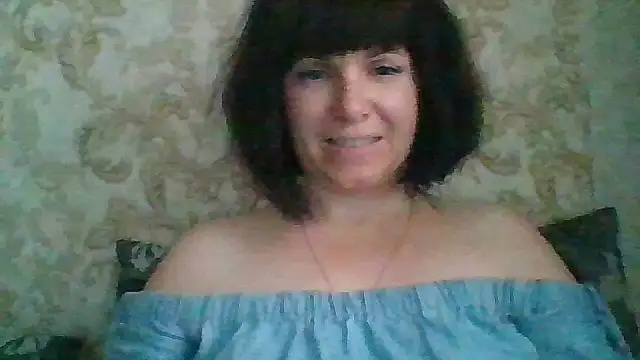 Snapshot of SecretSienna_ chatting on 10.11.25 SecretSienna online show from 10.11.25