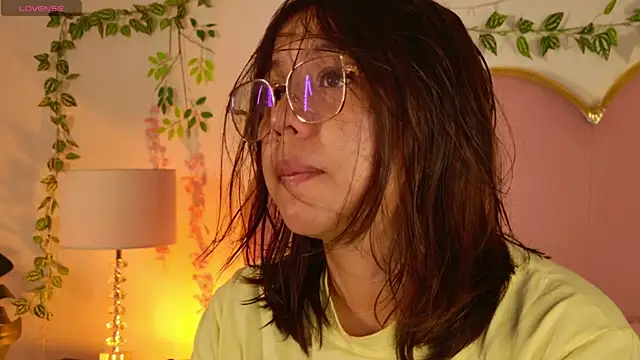 Lauuu2007 online show from 04.10.26