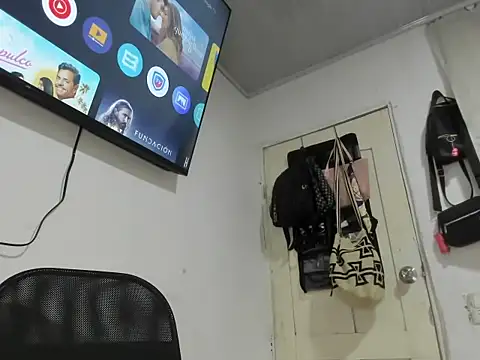 Snapshot of La-morena-hot chatting on 09.29.25 La-morena-hot online show from 09.29.25