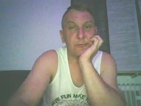 Snapshot of niezlomny75 chatting on 09.21.25 niezlomny75 online show from 09.21.25
