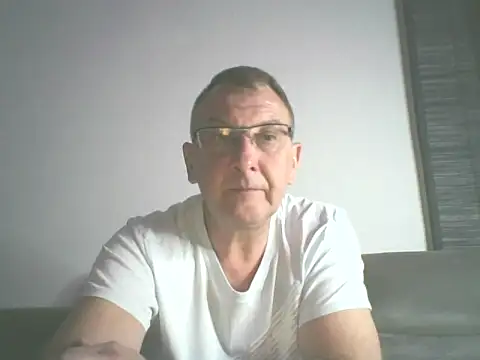 Snapshot of niezlomny75 chatting on 09.24.25 niezlomny75 online show from 09.24.25