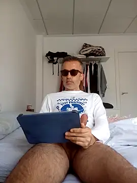 Snapshot of EmilioTaladdro chatting on 05.01.26 EmilioTaladdro online show from 05.01.26