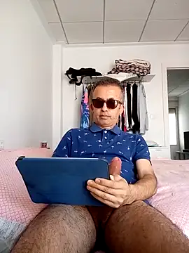 Snapshot of EmilioTaladdro chatting on 05.05.26 EmilioTaladdro online show from 05.05.26
