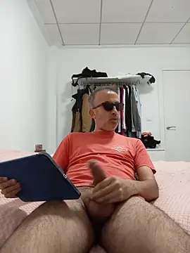 Snapshot of EmilioTaladdro chatting on 05.17.26 EmilioTaladdro online show from 05.17.26