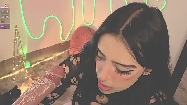 ashlynnlowe  online show from 12.19.25