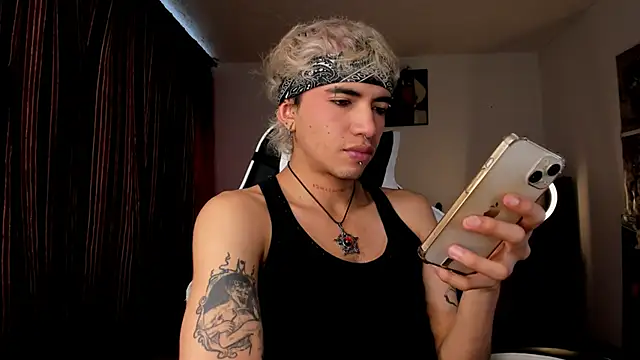 guynextdo0r online show from 10.22.25