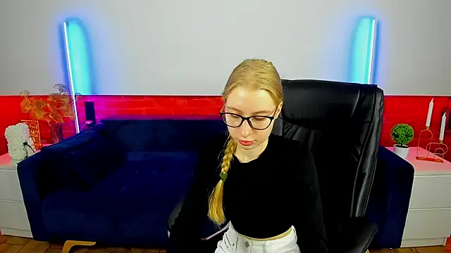 Alina Blonde online show from 09.30.25