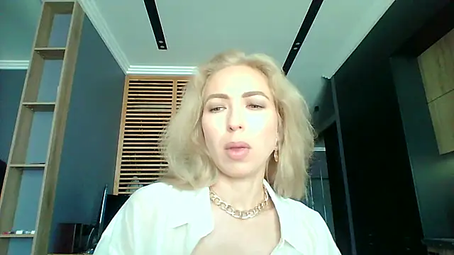 Snapshot of Ivvona chatting on 07.16.26 Ivvona online show from 07.16.26