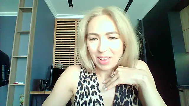 Snapshot of Ivvona chatting on 07.17.26 Ivvona online show from 07.17.26