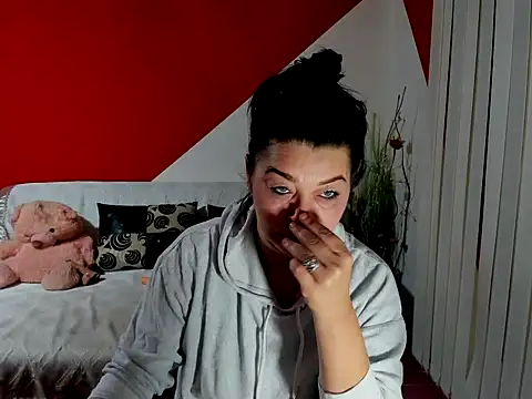 Snapshot of Soffy_Skye chatting on 09.25.25 Soffy Skye online show from 09.25.25