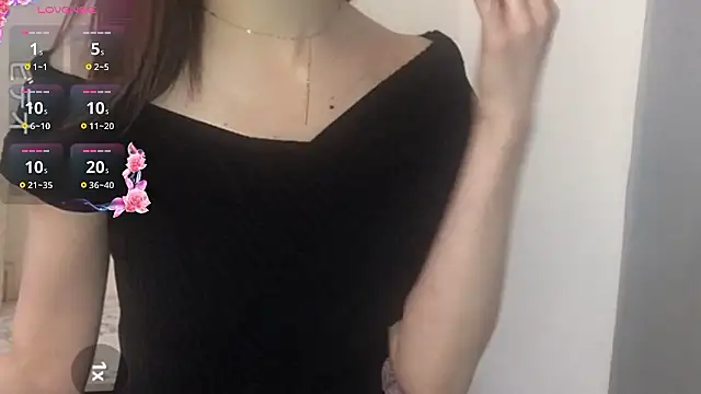 Snapshot of mari_maria chatting on 10.24.25 mari maria online show from 10.24.25