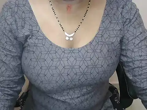 Snapshot of bold_naina chatting on 10.18.25 bold naina online show from 10.18.25