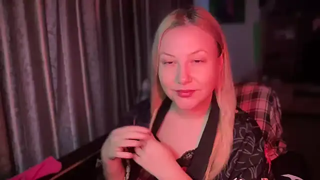 BikiHellena online show from 11.08.25