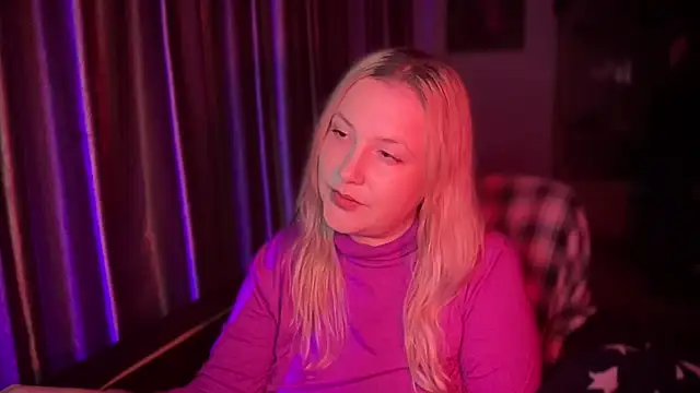 BikiHellena online show from 11.28.25