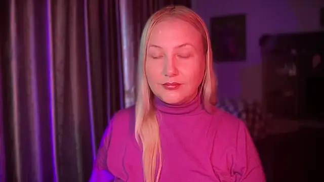 BikiHellena online show from 12.19.25