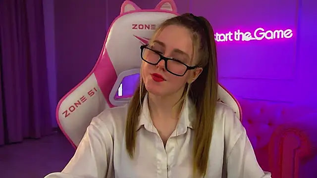 Snapshot of LexiBookwell chatting on 05.16.26 LexiBookwell online show from 05.16.26
