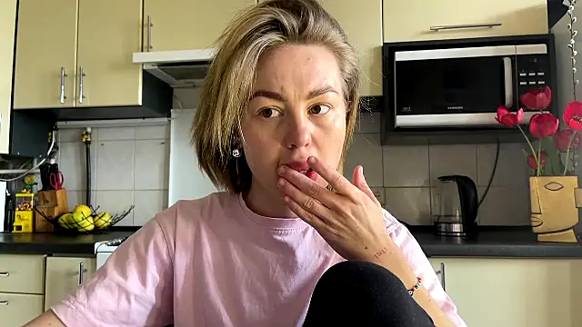 MartaLuna  online show from 04.18.26