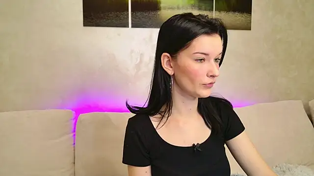 Snapshot of sweet_strawber chatting on 09.21.25 sweet strawber online show from 09.21.25