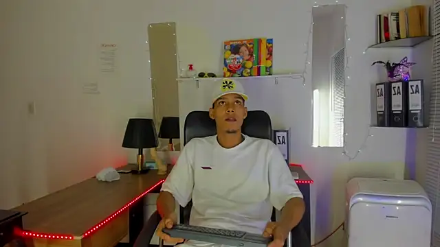 xxKamadevaxx online show from 11.19.25