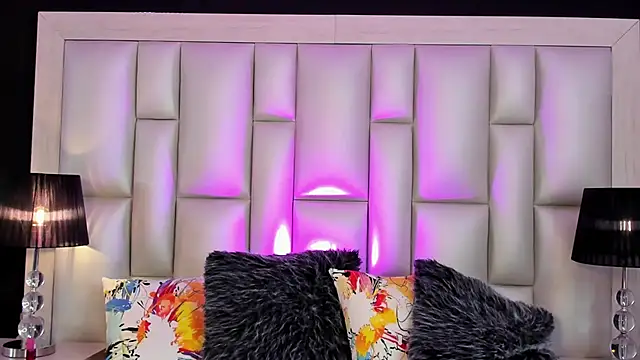 Snapshot of CataScott_ chatting on 10.02.25 CataScott  online show from 10.02.25