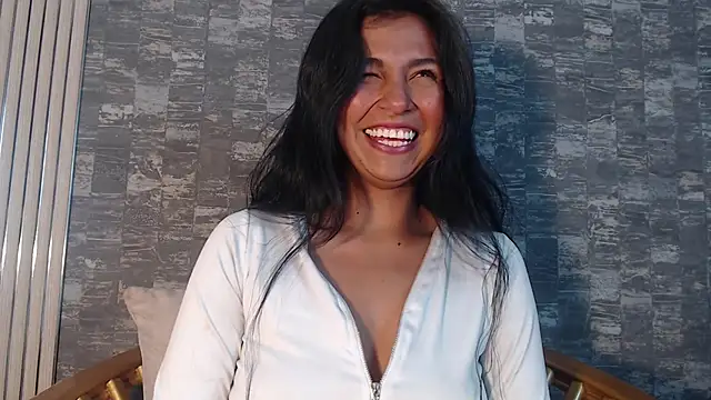 Snapshot of Keila_Fg chatting on 10.02.25 Keila Fg online show from 10.02.25