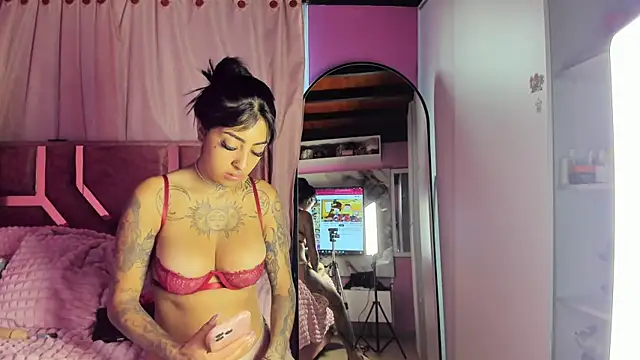 Snapshot of Missmoonstar chatting on 11.05.25 Missmoonstar online show from 11.05.25