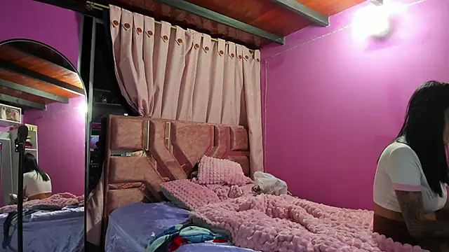 Snapshot of Missmoonstar chatting on 11.11.25 Missmoonstar online show from 11.11.25