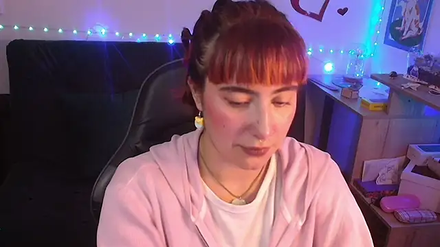 Snapshot of Miacatsito3 chatting on 04.28.26 Miacatsito3 online show from 04.28.26