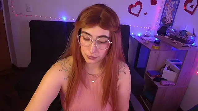 Snapshot of Miacatsito3 chatting on 06.04.26 Miacatsito3 online show from 06.04.26