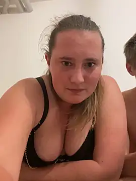 Snapshot of CurvySabrina chatting on 09.29.25 CurvySabrina online show from 09.29.25