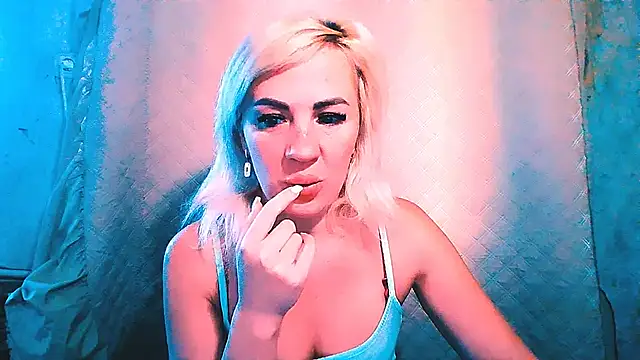 Snapshot of EmmaCat_ chatting on 09.17.25 EmmaCat online show from 09.17.25