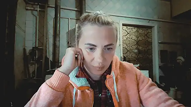 Snapshot of EmmaCat_ chatting on 04.29.26 EmmaCat online show from 04.29.26