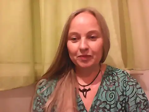 Snapshot of Rosivah chatting on 09.17.25 Rosivah online show from 09.17.25