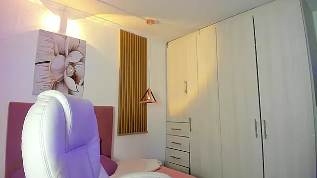 KoraRousee online show from 10.16.25