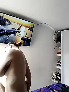 LaraCaliente online show from 04.13.26