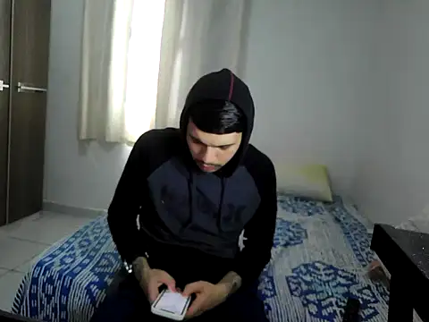 Snapshot of becmz chatting on 11.14.25 becmz online show from 11.14.25