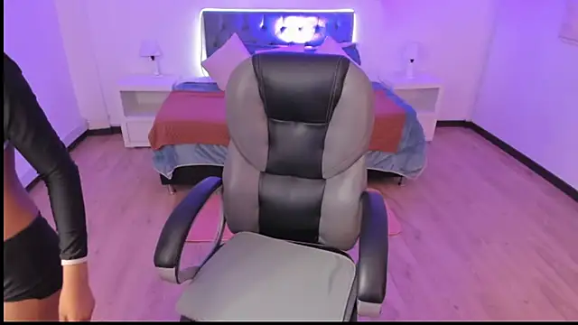 Sofia collen  online show from 12.04.25